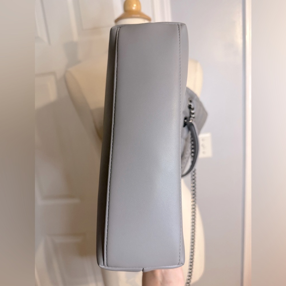Steve Madden Gray Crossbody Bag with Minimalist Design - Picture 3 of 6